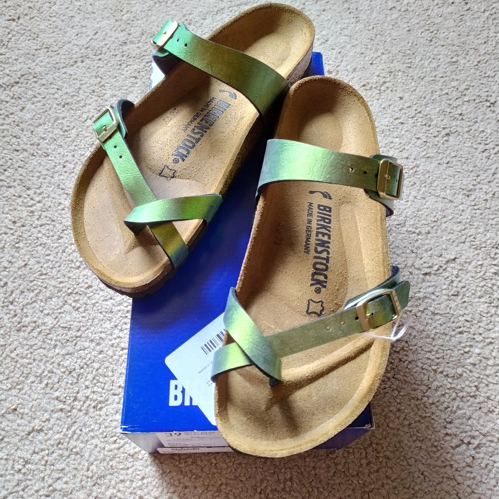 Birkenstock Mayari
Graceful Gemm Gold Sandal NWT - Picture 4 of 12